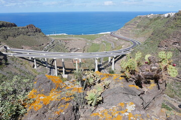 Autobahnbrücke auf Gran Canaria im Barranco Moya - obrazy, fototapety, plakaty