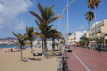 Strand und Promenade Playa de las Canteras in Las Palmas de Gran Canaria - obrazy, fototapety, plakaty