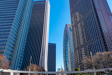 新宿警察署裏交差点から西新宿の超高層ビル群