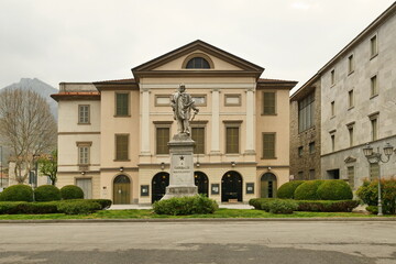 Fototapeta na wymiar Giuseppe Garibaldi monument in Mazzini square, Lecco, Lombardy, Italy 