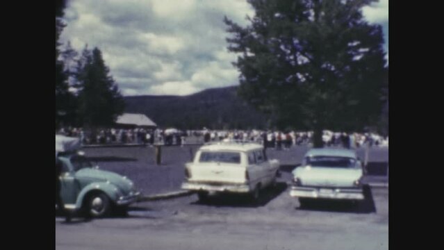 United States 1962, Busy parking with cars from the 50s
