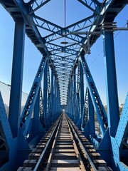 pont ferroviaire au-dessus du ciel