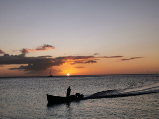 Pécheurs avec bateau en Martinique