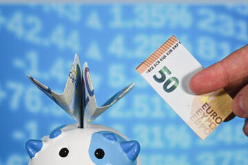 finances argent euro epargne tirelire vache agriculture 