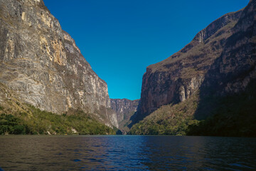 Fototapeta na wymiar Canyon Sumidero in Chiapas, Mexico