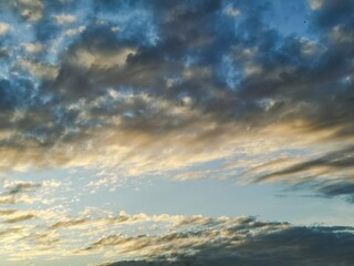 Obraz premium blue sky background and the summer morning clouds
