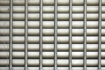 Window grid on an outside window