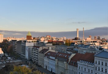 Strich am Himmel – Blick auf Berlin – Märkisches Ufer und Kraftwerk Mitte