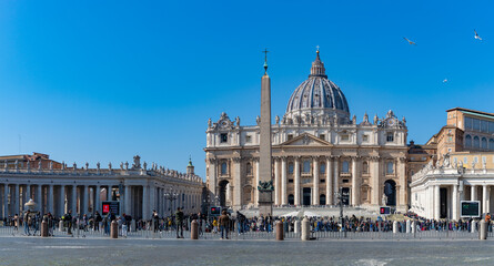 Fototapeta na wymiar Saint Peter's Square and Basilica