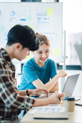 Obraz premium Business project teams work together in a meeting room at the office. blur background