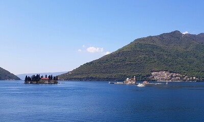 Perast, les îlots de Notre-Dame des récifs et Monastère Saint-Georges, Monténégro