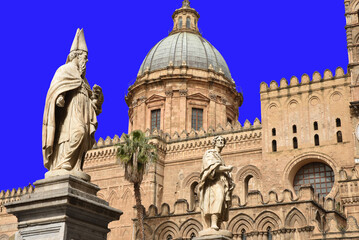 Fototapeta na wymiar Statues de la cathédrale de Palerme. Sicile
