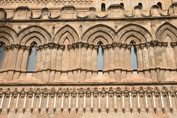 Fototapeta na wymiar Façade romane de la cathédrale de Palerme. Sicile