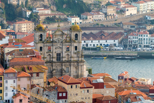 Portugal, Porto, Aerial view of Igreja dos Grilos and old town buildings