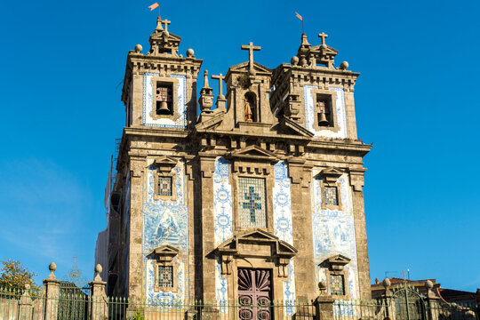 Portugal, Porto, Facade ofÊChurch of Saint Ildefonso