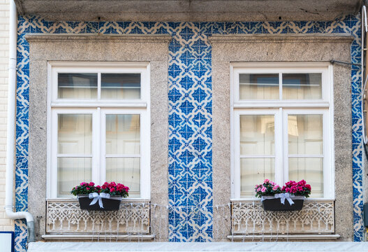 Portugal, Porto, Apartment building with flowers on windows and azulejos
