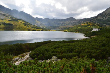 Tatry, Dolina Pięciu Stawów Polskich,  Przedni Staw, wrzesień, Polska © Ewa