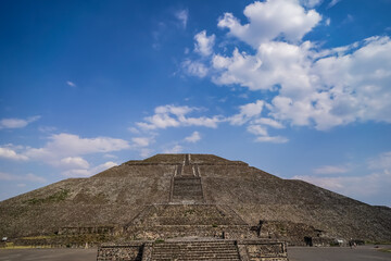 Fototapeta na wymiar Sun Pyramid of Teotihuacan in Mexico. Timelapse