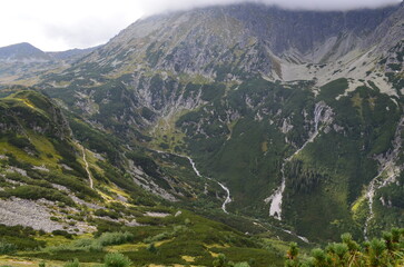 Tatry Polskie, Dolina Roztoki widziana z góry ze szlaku na Świstową Czubę latem