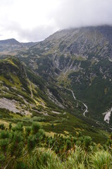Tatry Polskie, Dolina Roztoki widziana z góry ze szlaku na Świstową Czubę latem