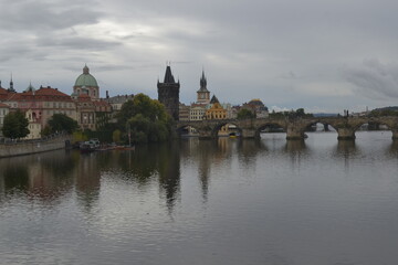 Fototapeta na wymiar Widok na zamek królewski na Hradczanach, Praga