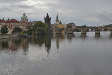 Fototapeta na wymiar Hradczany z Mostem Karola, Praga