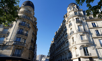 Obraz premium The facades of traditional French houses with typical balconies and windows. Paris.