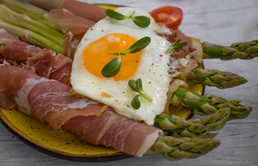 egg, asparagus, bacon in a bowl