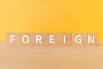 「FOREIGN」と書かれた積み木