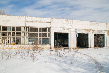 Fototapeta na wymiar Old destroyed warehouse, industrial building
