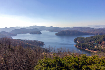 Obraz premium 청남대 전망대에서 본 대청호 풍경-View of Daecheong Lake from the Cheongnamdae Observatory, Cheongju, Chungcheongbuk-do, South Korea