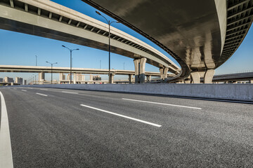 Fototapeta premium Asphalt highway and bridge under blue sky