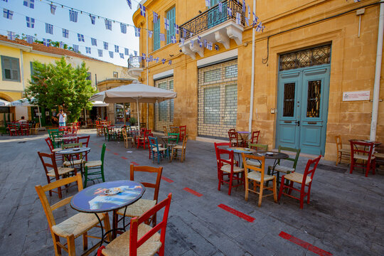 Fototapeta Old street of Nicosia, traditional Cyprus architecture in Nicosia