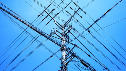 電信柱と空