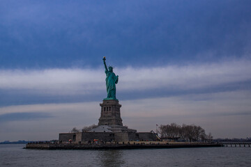 Fototapeta premium The Statue of Liberty against a blue sky at daytime
