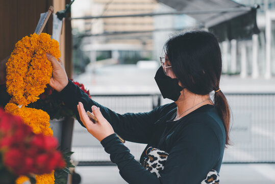 Thai buddhism pray for benefaction worship