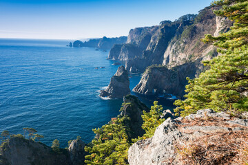 秋の北山崎の断崖絶壁