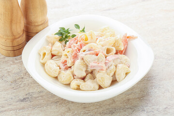 Pasta with salmon and cream cheese
