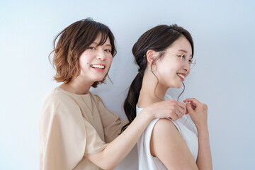 Two young women lined up with a smile