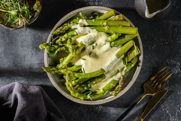 boiled asparagus with cream cheese sauce
