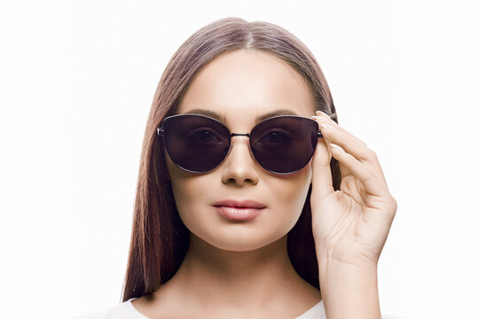Beautiful woman in sunglasses. beauty girl in trendy Glasses