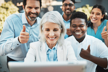 Obraz premium Thumbs up from all of us. Shot of a mature businesswoman standing outside with her colleagues and using a digital tablet to take selfies.