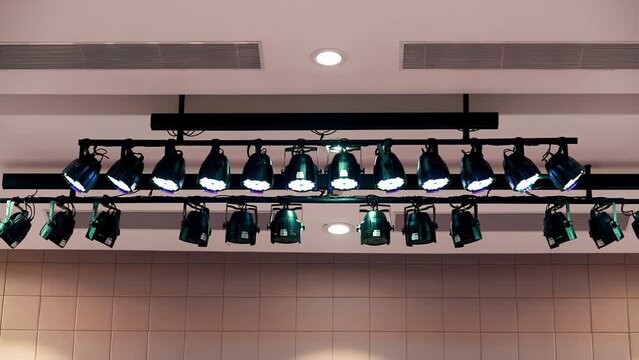 Stage lighting, par light, two video clips, two views_scale