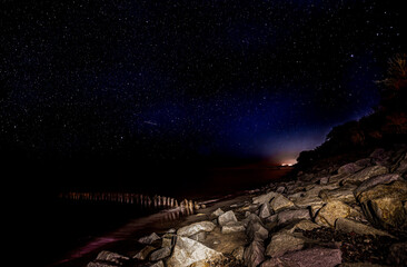 morskie wybrzeże nocą © LoveNature<3