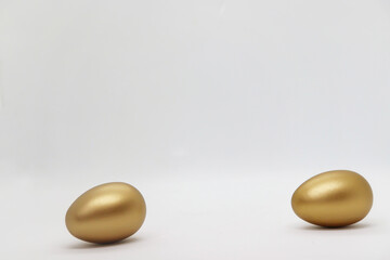 Fototapeta na wymiar Beautiful golden easter eggs isolated on white background