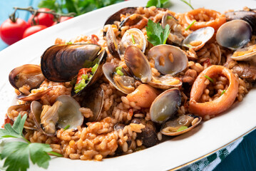 Piatto di delizioso risotto alla pescatora, Cibo Italiano 