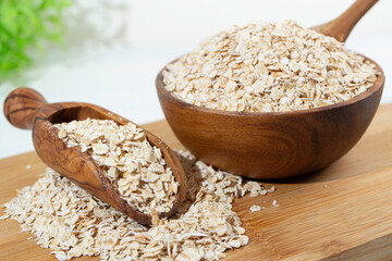 オートミール（低糖質、食物繊維豊富、グルテンフリーで健康志向の人に大人気の食材）