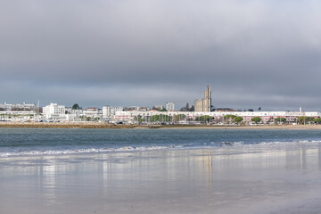 Royan, the beach, with the cathedral 