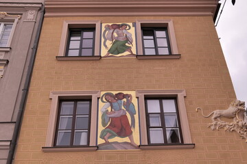 Many beautiful old buildings, streets and temples have been preserved in old Warsaw. Warsaw (Poland).