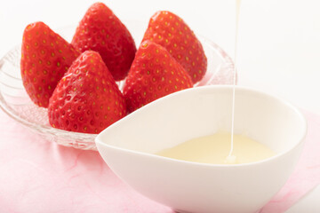 苺　練乳イメージ